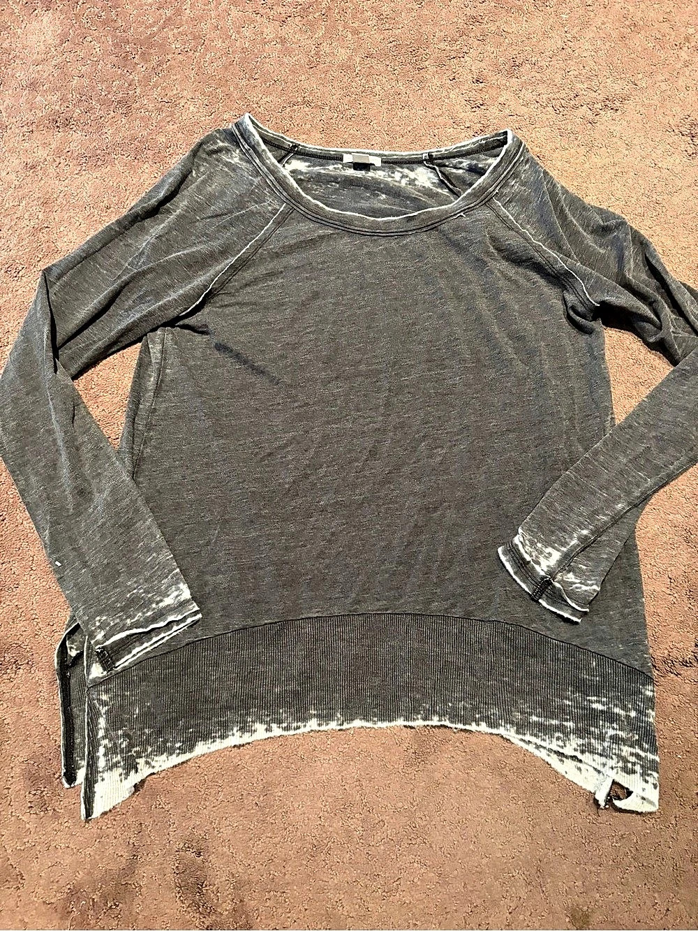 Melrose and Market Long Sleeve Distressed Top in Gray Size Small